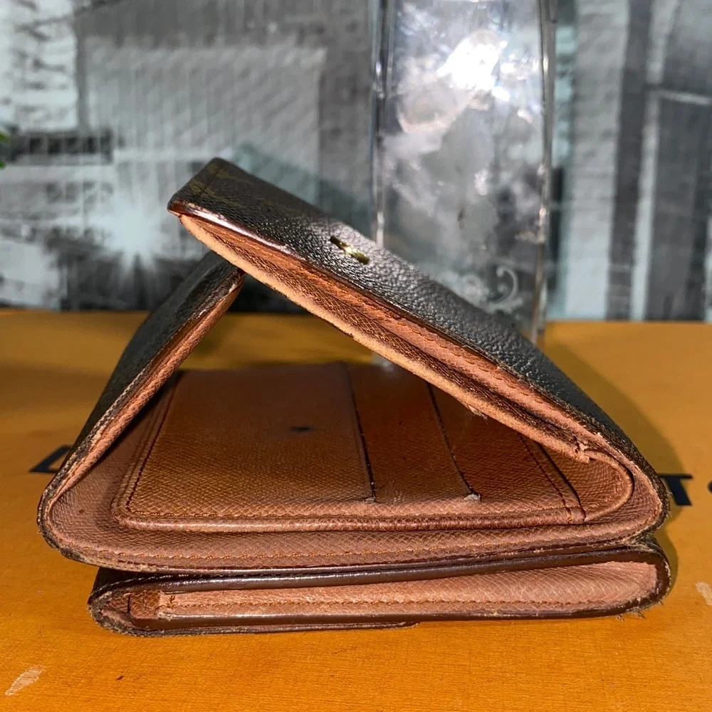 Authentic Louis Vuitton Vintage Monogram Elise Wallet